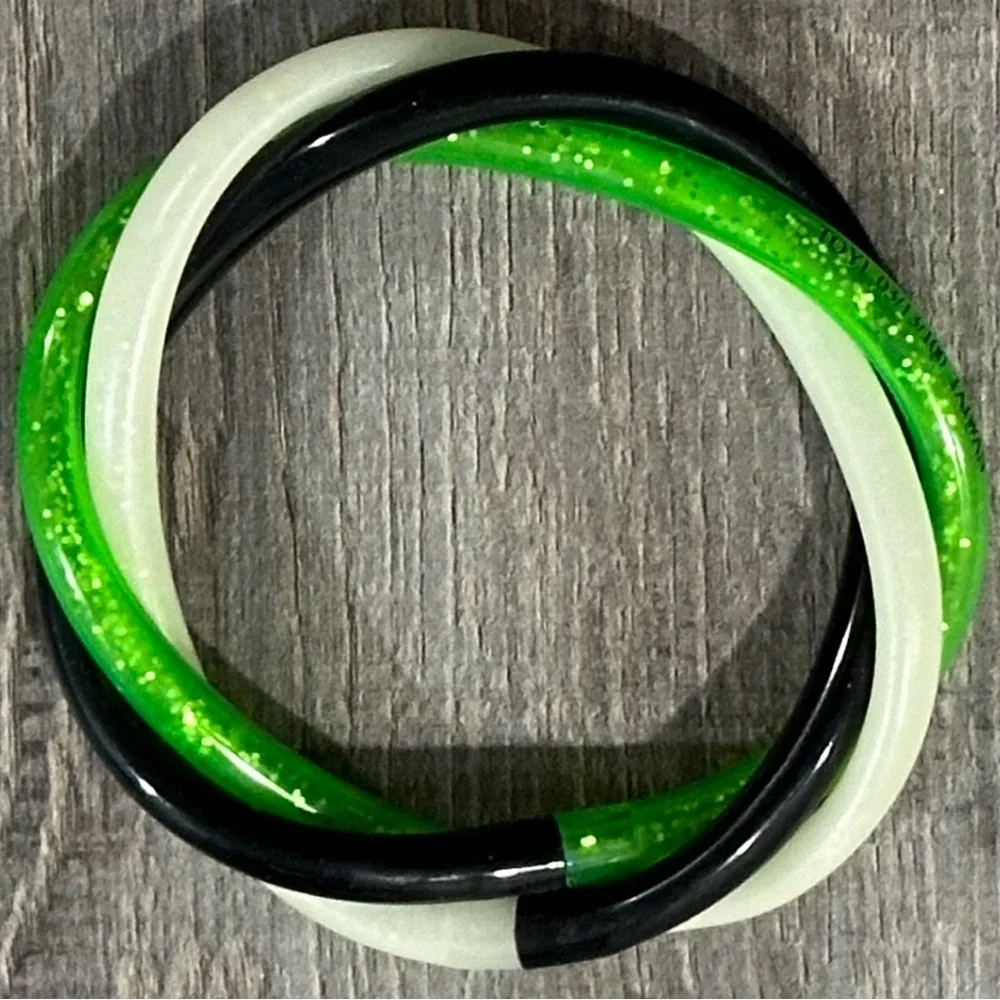 💞 New Black, White, & Green Glitter Bracelet